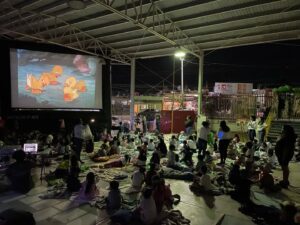Celebramos el “Día de la niñez” con el programa “Cine Movil” a los niños del jardin “León Cota Collins” en la colonia Cangrejos
