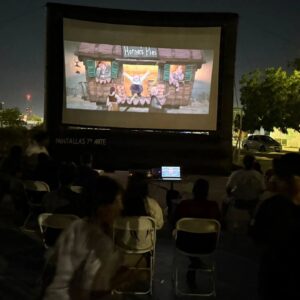 Programa “Cine Móvil” en el fraccionamiento Costa Dorada en San José del Cabo