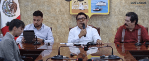 Reconocen trayectoria de Enoc Leaño
